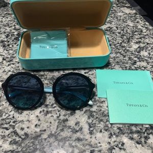 Tiffany glasses, worn twice, no scratches.